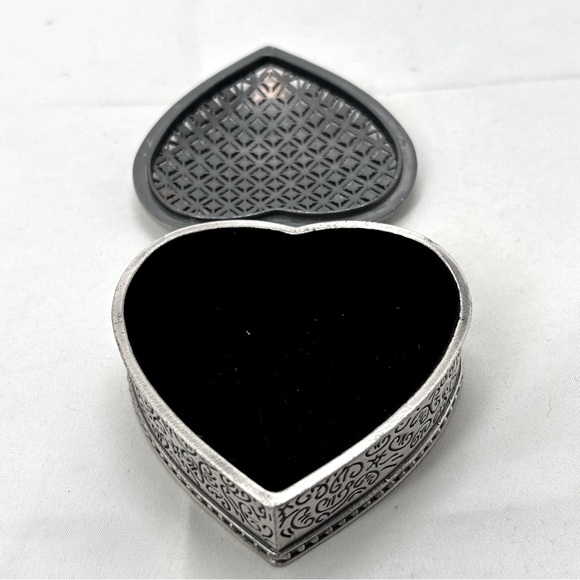 Silver Heart Shaped Trinket Box With Clear Crystals, Quality - Picture 3 of 4